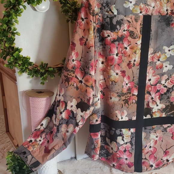 Tolani Collection Tunic - Picture 7 of 8